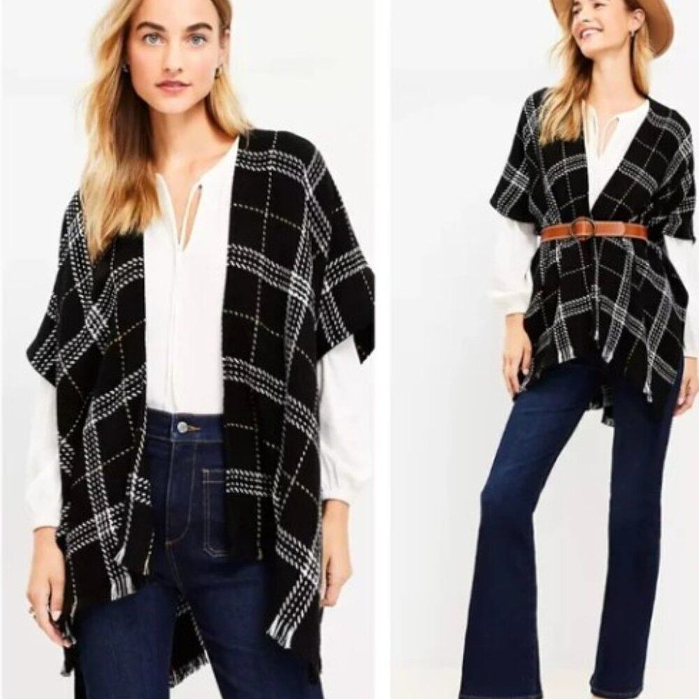 NWT LOFT Cape Shawl Wrap Poncho Sweater Size M/L Black White Plaid Boho Fringe